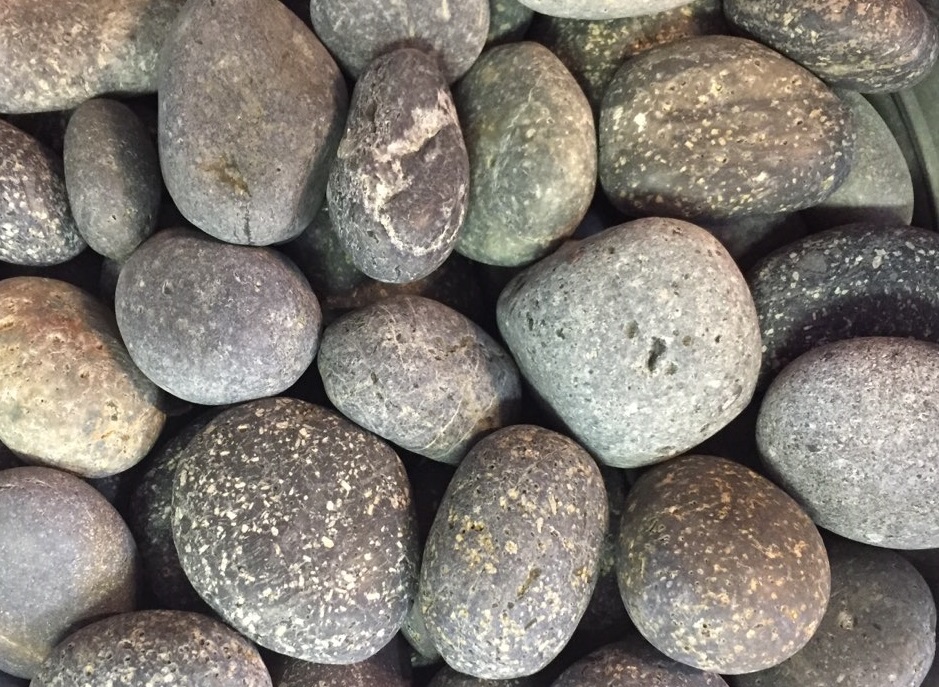 40lb bagged Medium Unpolished Mexican Beach Stone-Black 40lb bagged Medium Unpolished Mexican Beach Stone-Black